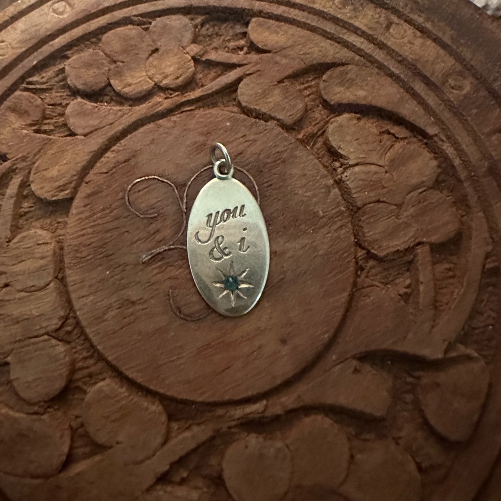 Florence and Nell custom Original Oval Momento Pendant Charm – Hand Engraved - Picture 4 of 9